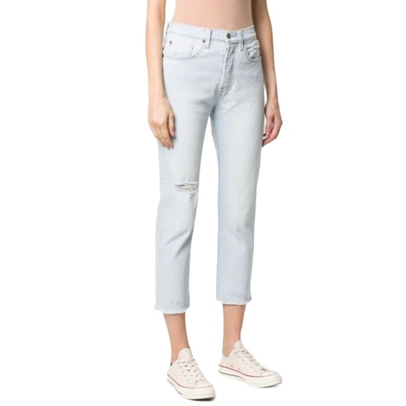 NWT Levi's Distressd 501 Jeans Light Wash Cropped